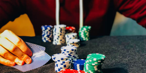 Kā izdzīvot dziļās pokera kaudzes